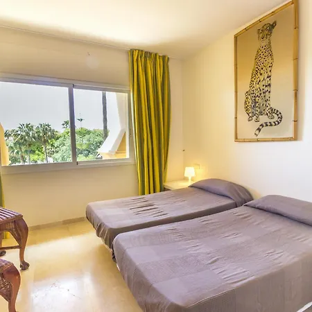 Apartment Cubo's Boutique Elviria Hills *
