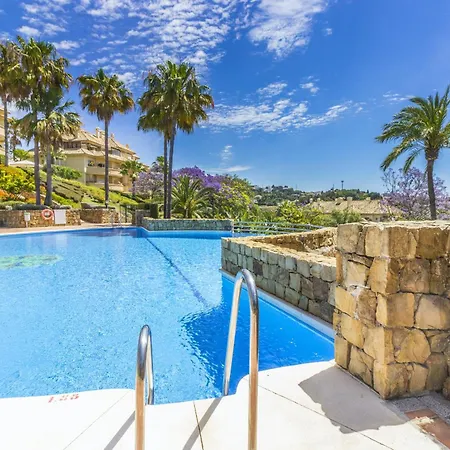 Cubo's Boutique Elviria Hills * Marbella